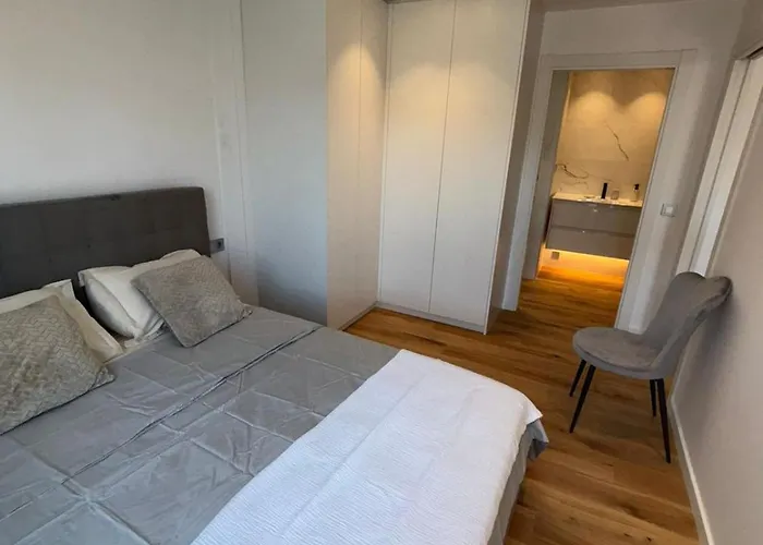 Chalet Barcelona 度假居 *